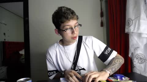 Snapshot of _thomas_hot_ chatting on 12.25.24 Thomas online show from 12.25.24