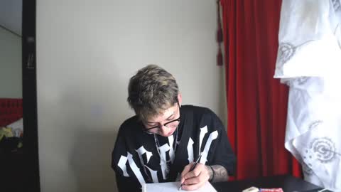 Snapshot of _thomas_hot_ chatting on 12.27.24 Thomas online show from 12.27.24