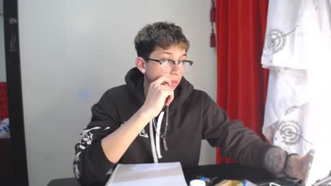 Snapshot of _thomas_hot_ chatting on 12.29.24 Thomas online show from 12.29.24