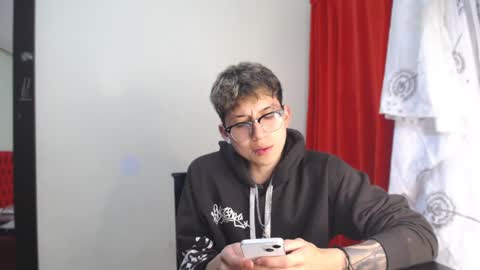 Snapshot of _thomas_hot_ chatting on 12.29.24 Thomas online show from 12.29.24