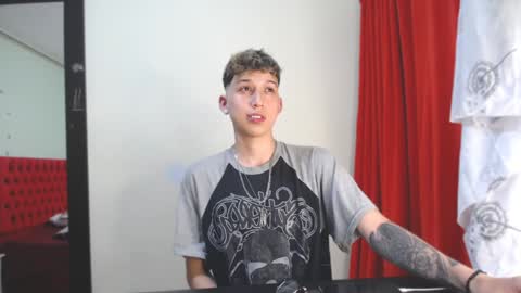 Snapshot of _thomas_hot_ chatting on 12.31.24 Thomas online show from 12.31.24