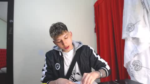 Snapshot of _thomas_hot_ chatting on 01.01.25 Thomas online show from 01.01.25