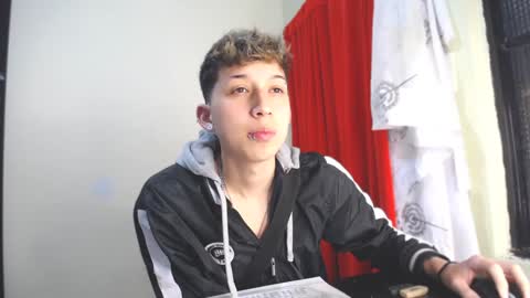 Snapshot of _thomas_hot_ chatting on 01.12.25 Thomas online show from 01.12.25