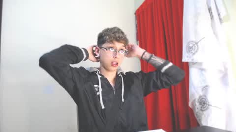 Snapshot of _thomas_hot_ chatting on 01.21.25 Thomas online show from 01.21.25