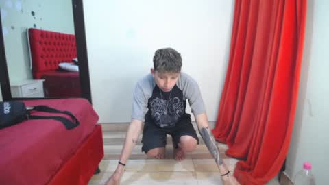 Snapshot of _thomas_hot_ chatting on 01.26.25 Thomas online show from 01.26.25