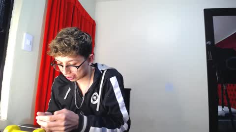 Snapshot of _thomas_hot_ chatting on 01.31.25 Thomas online show from 01.31.25