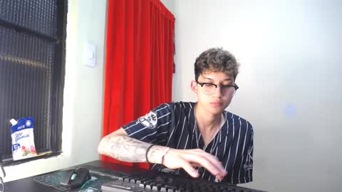 Snapshot of _thomas_hot_ chatting on 02.04.25 Thomas online show from 02.04.25