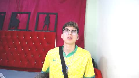 Snapshot of _thomas_hot_ chatting on 02.12.25 Thomas online show from 02.12.25