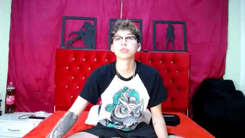 Snapshot of _thomas_hot_ chatting on 02.13.25 Thomas online show from 02.13.25