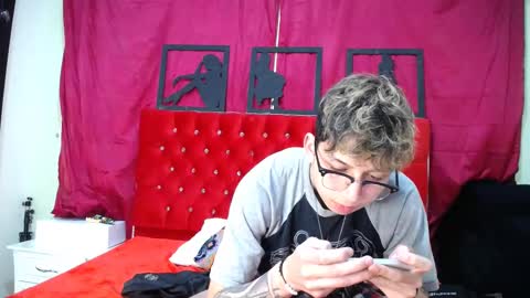 Snapshot of _thomas_hot_ chatting on 02.15.25 Thomas online show from 02.15.25