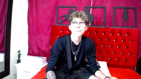 Snapshot of _thomas_hot_ chatting on 02.16.25 Thomas online show from 02.16.25