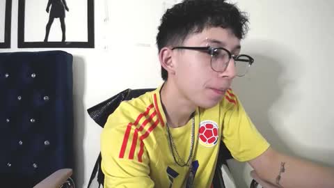 Snapshot of _thomas_hot_ chatting on 09.10.25 Thomas online show from 09.10.25