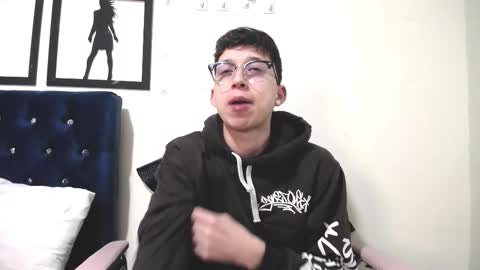 Snapshot of _thomas_hot_ chatting on 09.13.25 Thomas online show from 09.13.25