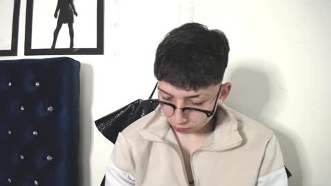 Snapshot of _thomas_hot_ chatting on 09.17.25 Thomas online show from 09.17.25