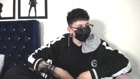 Snapshot of _thomas_hot_ chatting on 09.26.25 Thomas online show from 09.26.25