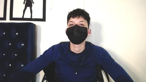 Snapshot of _thomas_hot_ chatting on 10.04.25 Thomas online show from 10.04.25