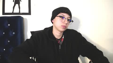 Snapshot of _thomas_hot_ chatting on 10.22.25 Thomas online show from 10.22.25