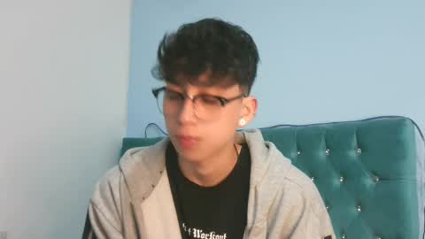 Snapshot of _thomas_hot_ chatting on 04.14.26 Thomas online show from 04.14.26