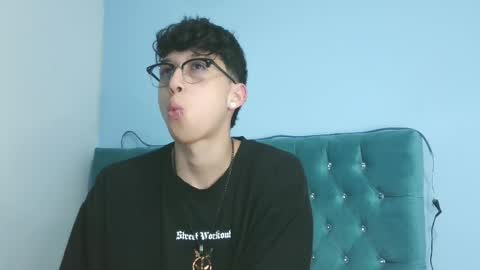 Snapshot of _thomas_hot_ chatting on 04.16.26 Thomas online show from 04.16.26