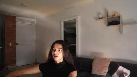 Snapshot of _vahos chatting on 10.05.25 Anastasia Vahos online show from 10.05.25