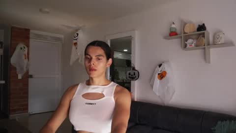 Snapshot of _vahos chatting on 10.29.25 Anastasia Vahos online show from 10.29.25