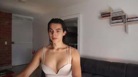 Snapshot of _vahos chatting on 11.05.25 Anastasia Vahos online show from 11.05.25