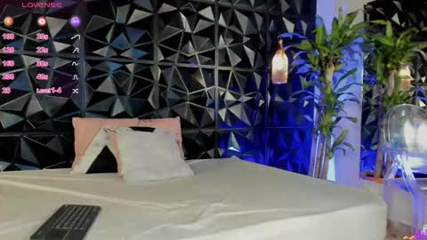 Snapshot of _valentina_69 chatting on 01.11.25 _valentina_69 online show from 01.11.25