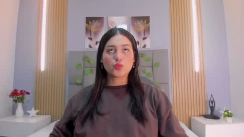 Snapshot of _valerycooper chatting on 04.18.26 _valerycooper online show from 04.18.26