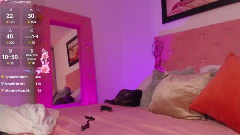 Snapshot of _victoria_florez chatting on 12.13.24 VICTORIA online show from 12.13.24