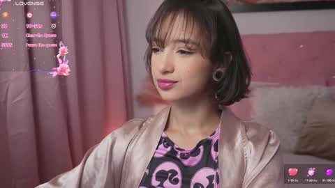 Snapshot of _victoria_florez chatting on 02.25.25 VICTORIA online show from 02.25.25