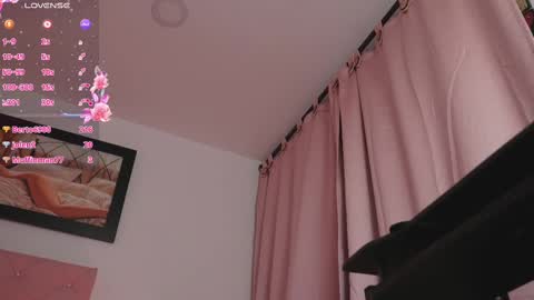 Snapshot of _victoria_florez chatting on 03.05.25 VICTORIA online show from 03.05.25