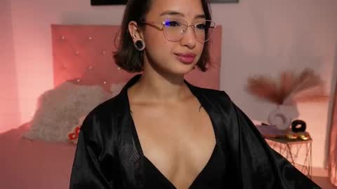 Snapshot of _victoria_florez chatting on 03.11.25 VICTORIA online show from 03.11.25