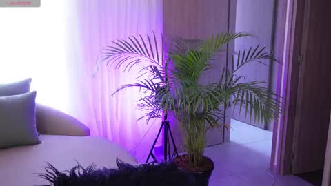 Snapshot of _victoria_florez chatting on 09.15.25 VICTORIA online show from 09.15.25