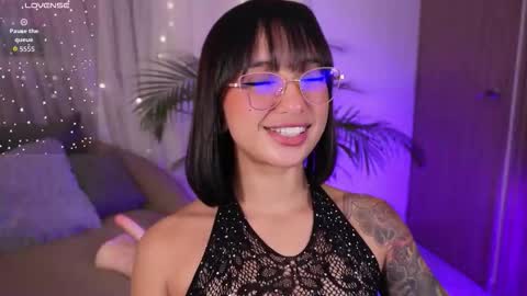 Snapshot of _victoria_florez chatting on 10.15.25 VICTORIA online show from 10.15.25