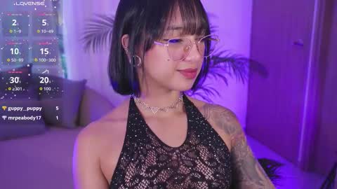 Snapshot of _victoria_florez chatting on 11.11.25 VICTORIA online show from 11.11.25