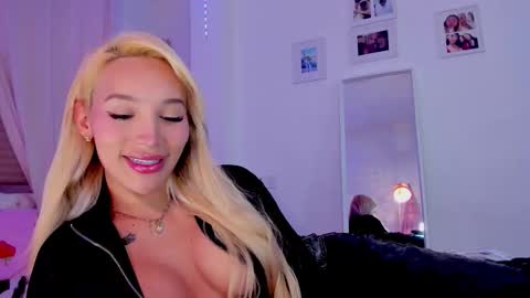 Snapshot of _viioletweekend_ chatting on 01.31.26 online show from 01.31.26