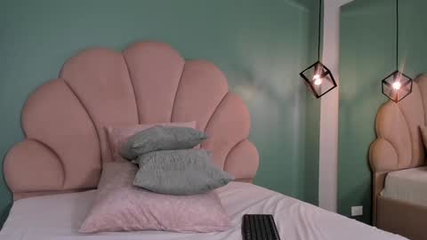 Snapshot of _vix555_ chatting on 02.03.25 Vix online show from 02.03.25