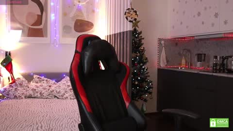 Snapshot of _whoareu_ chatting on 12.18.24 Kristina online show from 12.18.24