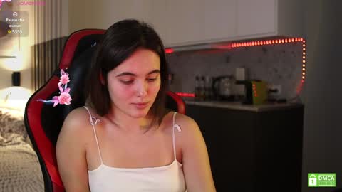 Snapshot of _whoareu_ chatting on 01.10.25 Kristina online show from 01.10.25