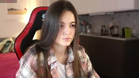 Snapshot of _whoareu_ chatting on 03.09.25 Kristina online show from 03.09.25