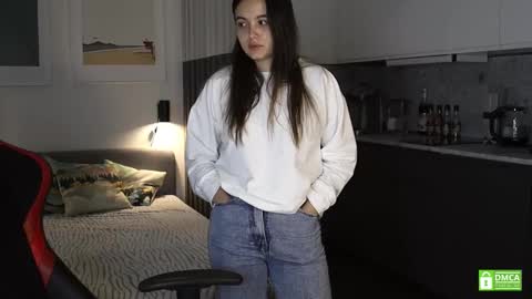 Snapshot of _whoareu_ chatting on 09.13.25 Kristina online show from 09.13.25