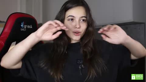 Snapshot of _whoareu_ chatting on 09.14.25 Kristina online show from 09.14.25