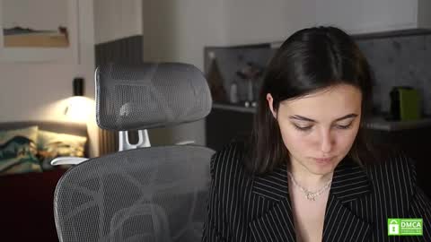 Snapshot of _whoareu_ chatting on 09.26.25 Kristina online show from 09.26.25