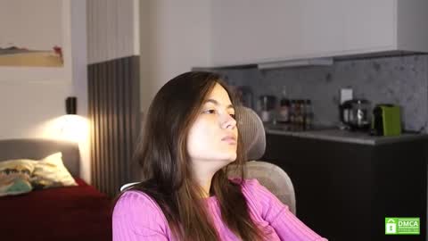 Snapshot of _whoareu_ chatting on 10.05.25 Kristina online show from 10.05.25