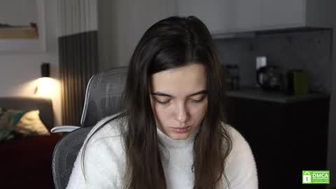 Snapshot of _whoareu_ chatting on 10.11.25 Kristina online show from 10.11.25