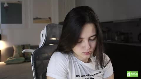 Snapshot of _whoareu_ chatting on 11.15.25 Kristina online show from 11.15.25