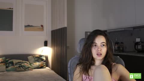 Snapshot of _whoareu_ chatting on 11.19.25 Kristina online show from 11.19.25