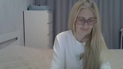 Snapshot of _xsharonx_ chatting on 01.11.25 _xsharonx_ online show from 01.11.25