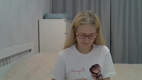 Snapshot of _xsharonx_ chatting on 01.12.25 _xsharonx_ online show from 01.12.25