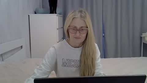 Snapshot of _xsharonx_ chatting on 02.02.25 _xsharonx_ online show from 02.02.25